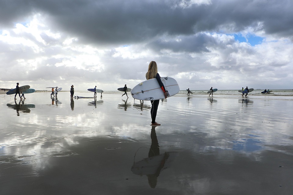 surfers 4390427 960 720