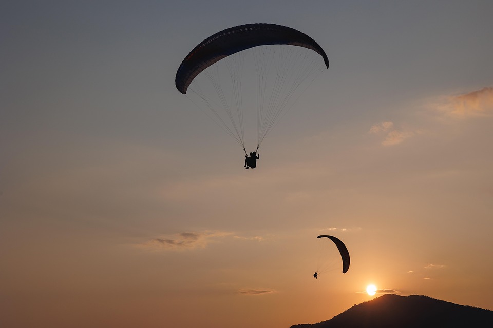 paragliding 8103063 960 720