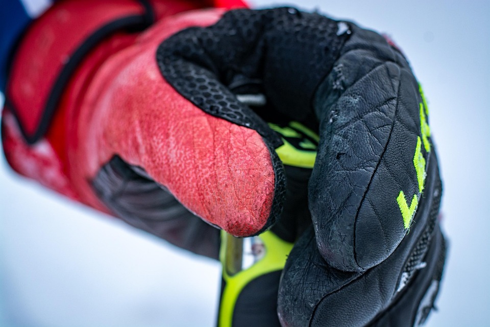 ski glove 6933354 960 720